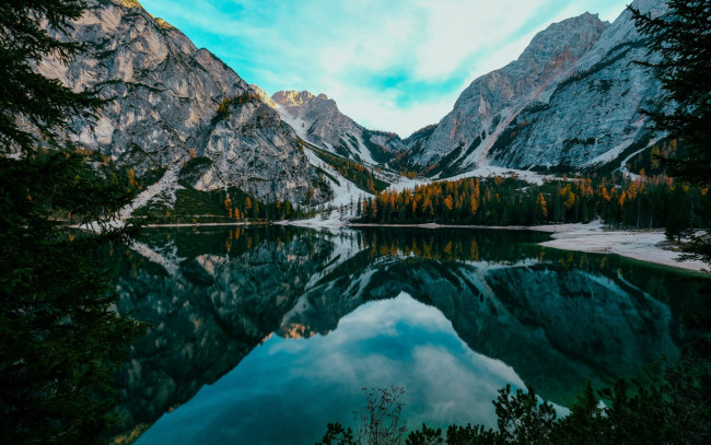Обои картинки фото природа, реки, озера, озеро, осень, лес, горы, снег