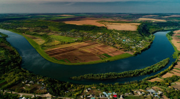 Картинка города -+панорамы река