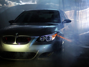 обоя bmw e60, автомобили, фрагменты автомобиля, серебристый, свет