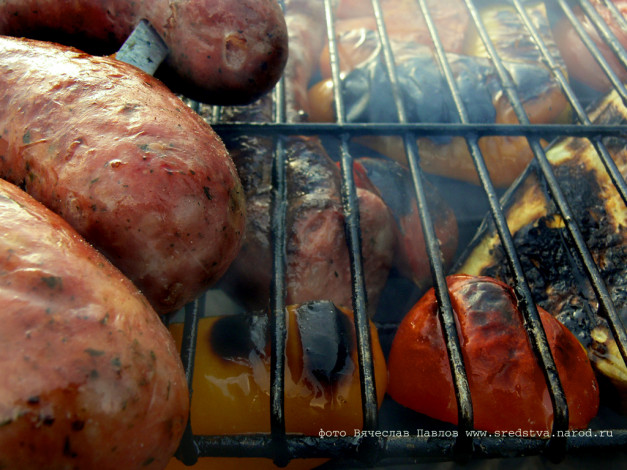 Обои картинки фото шашлык, мангал, сосиски, жаровня, еда, барбекю