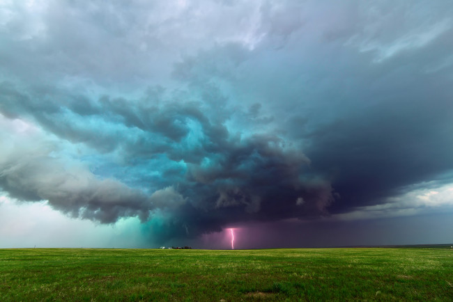 Обои картинки фото природа, молния,  гроза, тучи, шторм, ферма, равнины, поля, колорадо, сша
