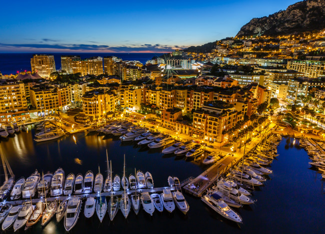 Обои картинки фото fontvieille,  monaco, города, фонвьей , монако, гавань, бухта, панорама, набережная, причалы, порт, катера, monaco, фонвьей, яхты, ночной, город, здания