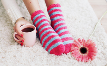 Картинка разное руки cup socks цветок ноги носки чашка coffee кофе