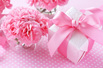 Картинка праздничные подарки+и+коробочки гвоздика розовый бант лента подарок коробка