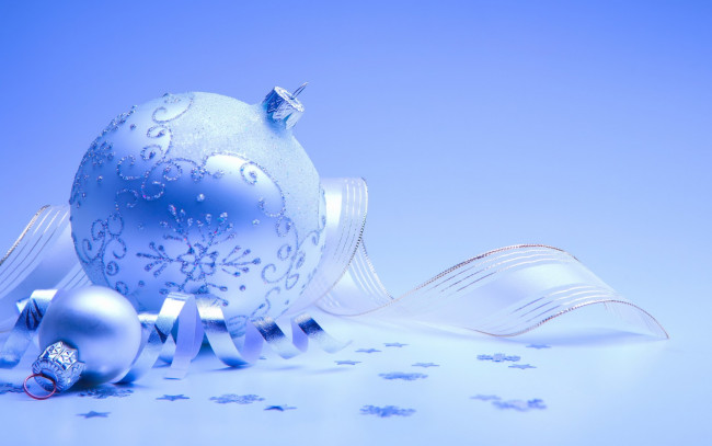Обои картинки фото праздничные, шары, голубой, лента, снежинки, игрушки