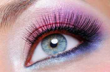 Картинка разное глаза синий веки розовый макияж фиолет бровь глаз