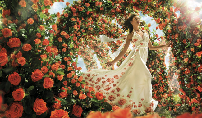Обои картинки фото Iulia Savulescu, девушки, романтика, платье, розы