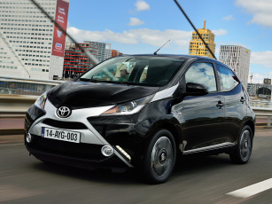 обоя автомобили, toyota, 2014г, 5-door, x-clusiv, aygo, темный