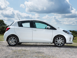 Картинка автомобили toyota 5-door yaris 2014г uk-spec светлый