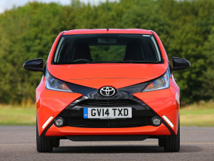 обоя автомобили, toyota, красный, 2014г, uk-spec, 5-door, x-cite, aygo