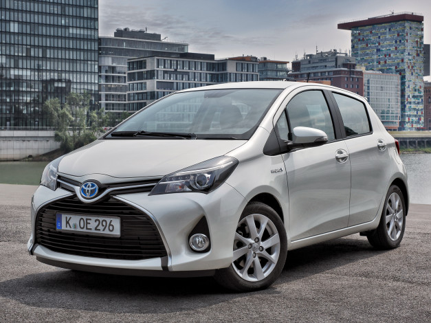 Обои картинки фото автомобили, toyota, светлый, 2014г, yaris, hybrid