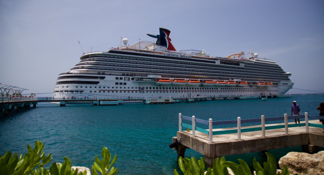 Обои картинки фото carnival breeze - jamaica, корабли, лайнеры, круизный, лайнер