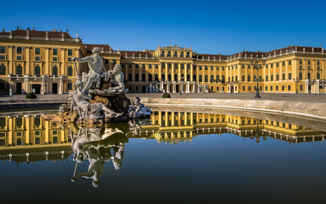 Обои картинки фото города, - памятники,  скульптуры,  арт-объекты, schonbrunn, palace, vienna, austria, дворец, шёнбрунн, вена, австрия, фонтан, скульптура, вода, отражение