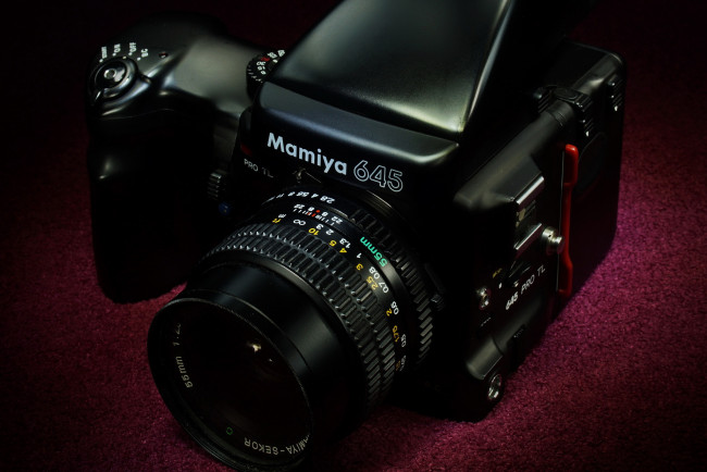 Обои картинки фото бренды, mamiya, фон, 645, камера
