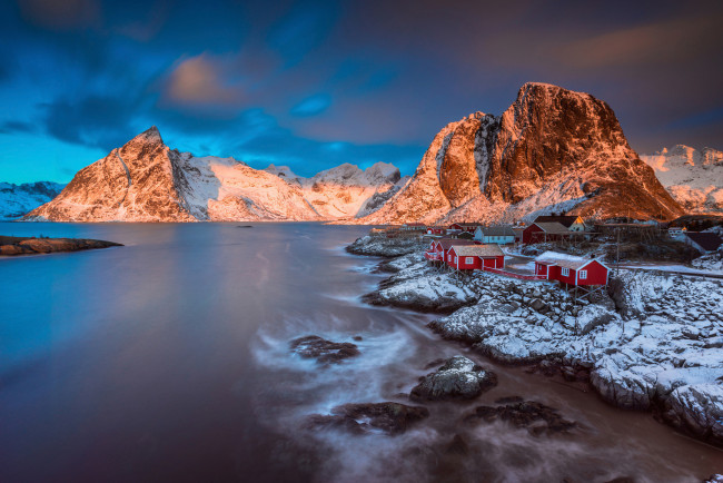 Обои картинки фото города, - пейзажи, норвегия, лофотенские, острова, норвежске, море, архипелаг, коммуна, москенес, фюльке, нурланн, поселение, городок, зима, Январь, снег, утро, свет, горы