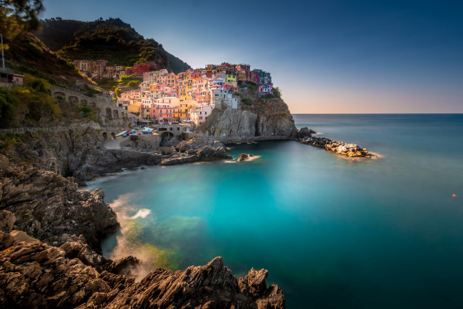 Обои картинки фото manarola @italia, города, амальфийское и лигурийское побережье , италия, море, скала, городок