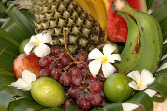обоя еда, фрукты, ягоды, лайм, виноград, плюмерия