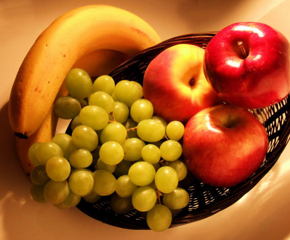 Обои картинки фото еда, фрукты, ягоды, банан, яблоко, виноград