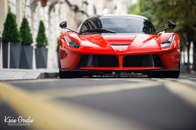 Обои картинки фото автомобили, ferrari, город, red, v12, f70, laferrari