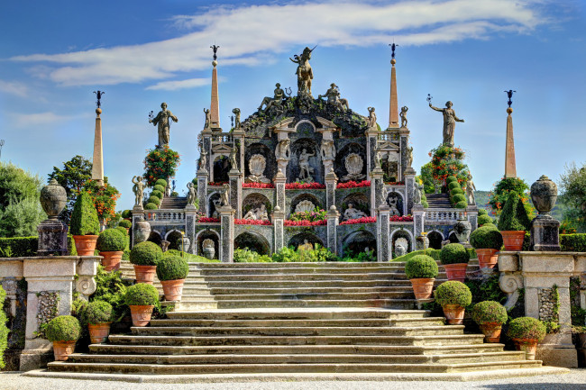 Обои картинки фото gardens on the isola bella,  italy, города, - памятники,  скульптуры,  арт-объекты, лестница, парк