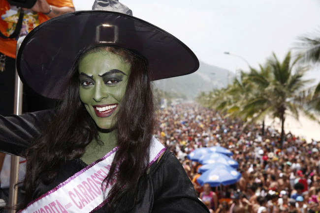 Обои картинки фото juliana paes, девушки, ведьма, бразильянка, juliana, paes, девушка, актриса, брюнетка, хеллоуин