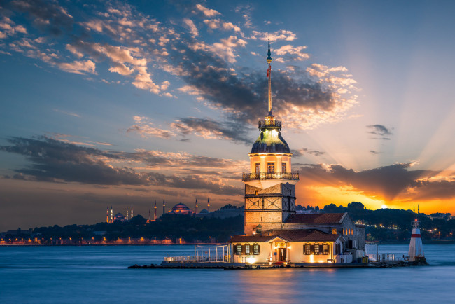 Обои картинки фото maiden`s tower, города, стамбул , турция, шпиль, башня, акватория, ночь