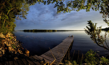 Картинка природа реки озера причал озеро закат финляндия деревья