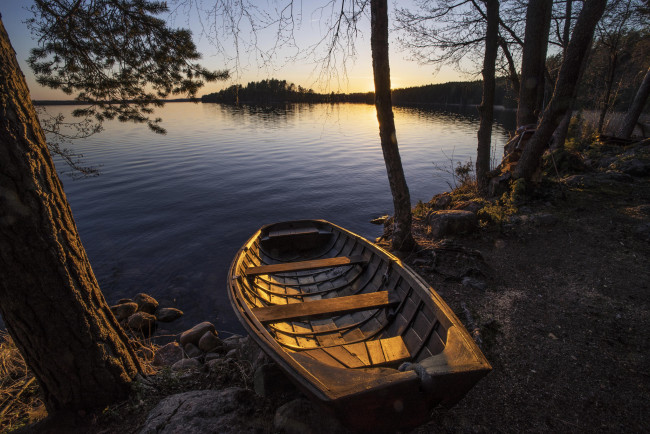 Обои картинки фото корабли, лодки,  шлюпки, финляндия, деревья, лодка, озеро, закат
