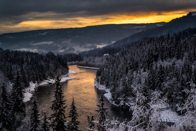 Обои картинки фото природа, реки, озера, зима, холмы, лес, деревья, река, снег
