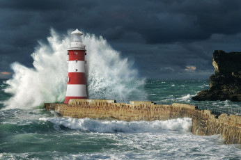 Картинка природа маяки маяк шторм волна буря брызги мощь ураган непогода ветер стихия сила океан море вода
