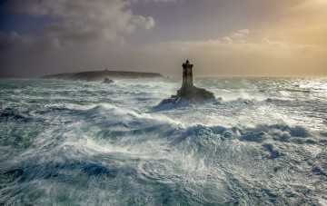 Картинка природа маяки маяк шторм волна буря брызги мощь ураган непогода ветер стихия сила океан море вода