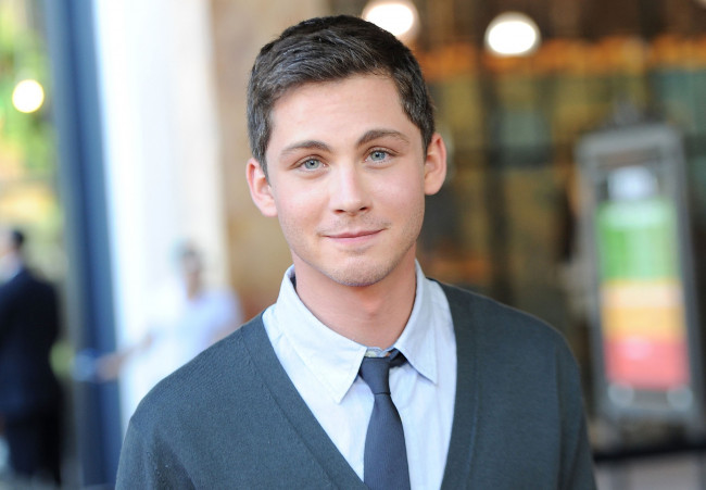 Обои картинки фото logan lerman, мужчины, актер, лицо