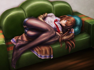 Картинка аниме steins gate рыжая шорты подушка колготы лежит диван девушка makise kurisu