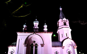 Картинка города католические соборы костелы аббатства ночь освещения купола