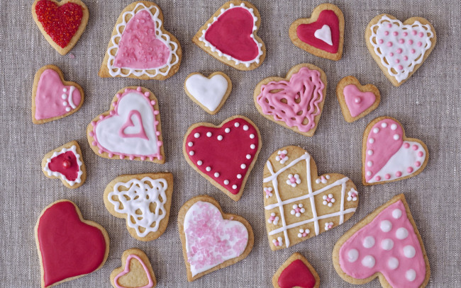 Обои картинки фото еда, пирожные,  кексы,  печенье, праздник, выпечка, валентинки, сердечки, glaze, печенье, глазурь, hearts, valentines, cookies