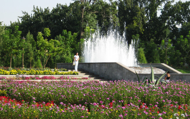 Обои картинки фото города, - фонтаны, цветы, лето, парк, стена, воды