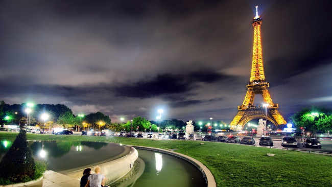 Обои картинки фото города, париж , франция, деревья, ночь, парковка