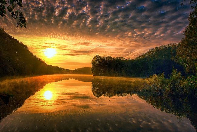 Обои картинки фото природа, восходы, закаты, облака, река, небо, закат, солнце, озеро, деревья, отражение