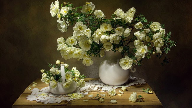 Обои картинки фото цветы, розы, ваза, букет, лепестки