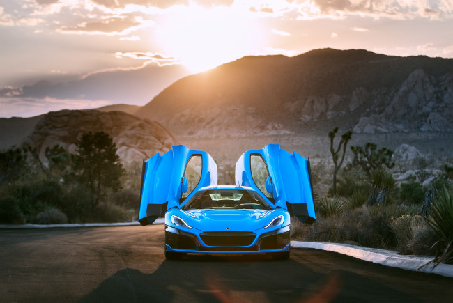 Обои картинки фото rimac c two california 2018, автомобили, rimac, синий, двери, дорога, закат, горы