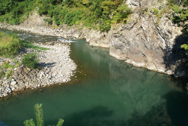 Обои картинки фото природа, реки, озера, камни, скала, деревья