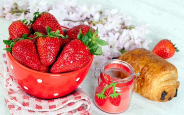 Картинка еда клубника +земляника миска ягоды булочка