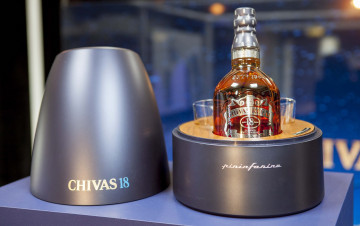 обоя chivas regal, бренды, chivasregal, бутылка, алкоголь, бренд, виски