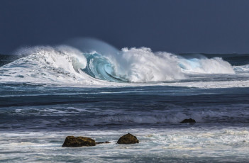Картинка природа стихия прибой океан волны пена камни берег