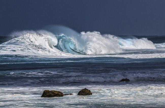 Обои картинки фото природа, стихия, прибой, океан, волны, пена, камни, берег