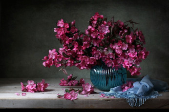Картинка цветы цветущие+деревья+ +кустарники ваза шаль