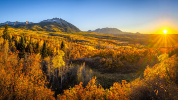 Картинка природа пейзажи осень закат горы лес