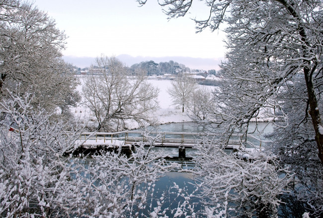 Обои картинки фото природа, зима, деревья, мост, река, снег