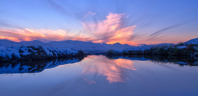 Обои картинки фото природа, реки, озера, norway, норвегия, горы, зима, снег, закат, отражение, озеро