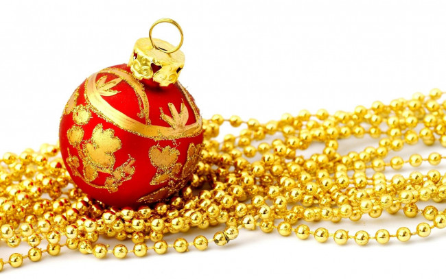 Обои картинки фото праздничные, украшения, золотой, красный, бусы, шарик